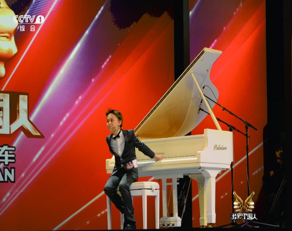 Palatino钢琴现身央视《出彩中国人》05